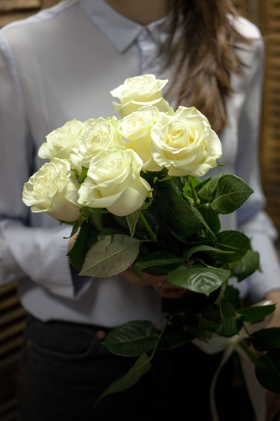 свадебный букет невесты из белых роз для местного торжества