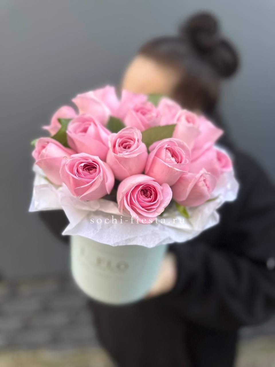 шляпная коробка с розами для студии флористики в Волгограде