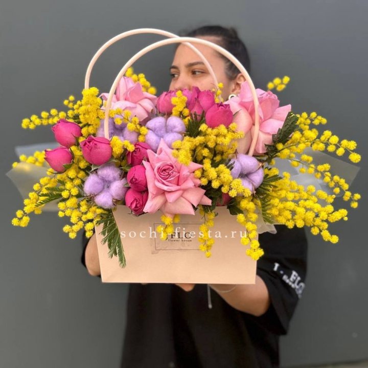 Сумочка мимозы и роз "Примавера" в Волгограде