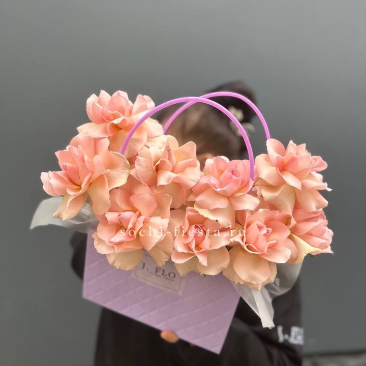 Сумочка с розами "Кети" в Волгограде