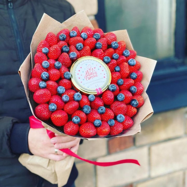 "Клубника и мёд" в Волгограде