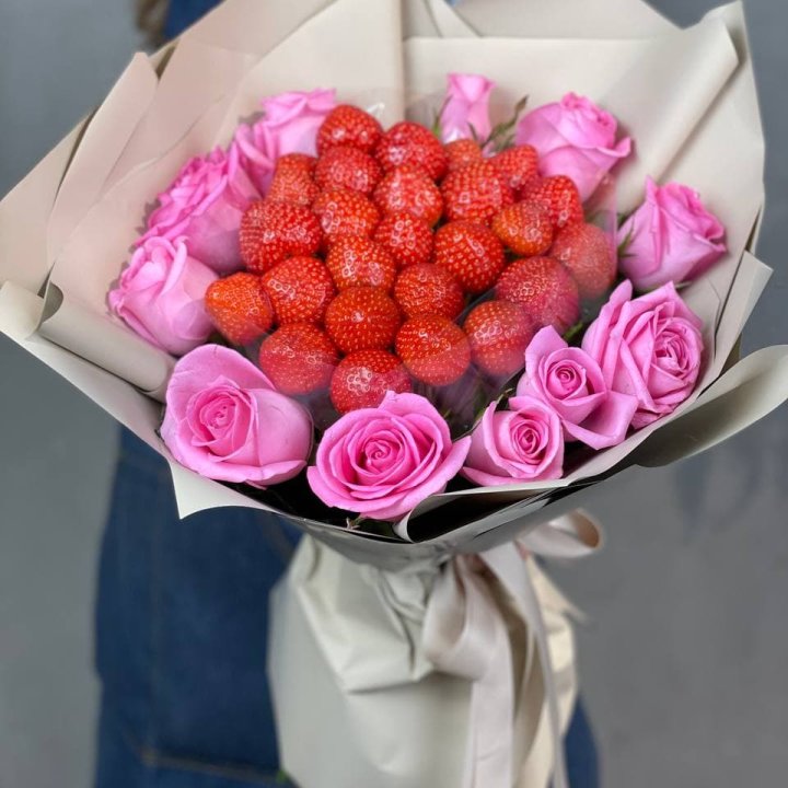 Клубника и розы в Волгограде