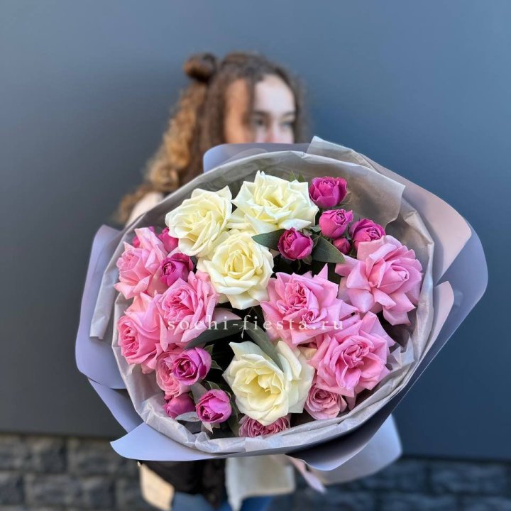 Букет французских и пионовидных роз в Волгограде