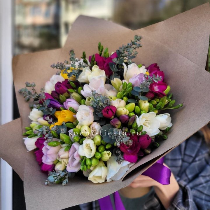 Букет фрезий "Радуга" в Волгограде