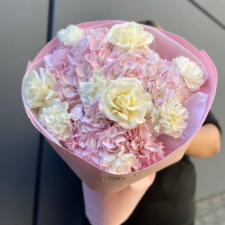  Букет гортензий и роз  в Волгограде