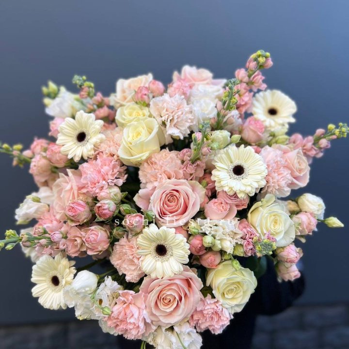 Авторский букет "Нежный" в Волгограде