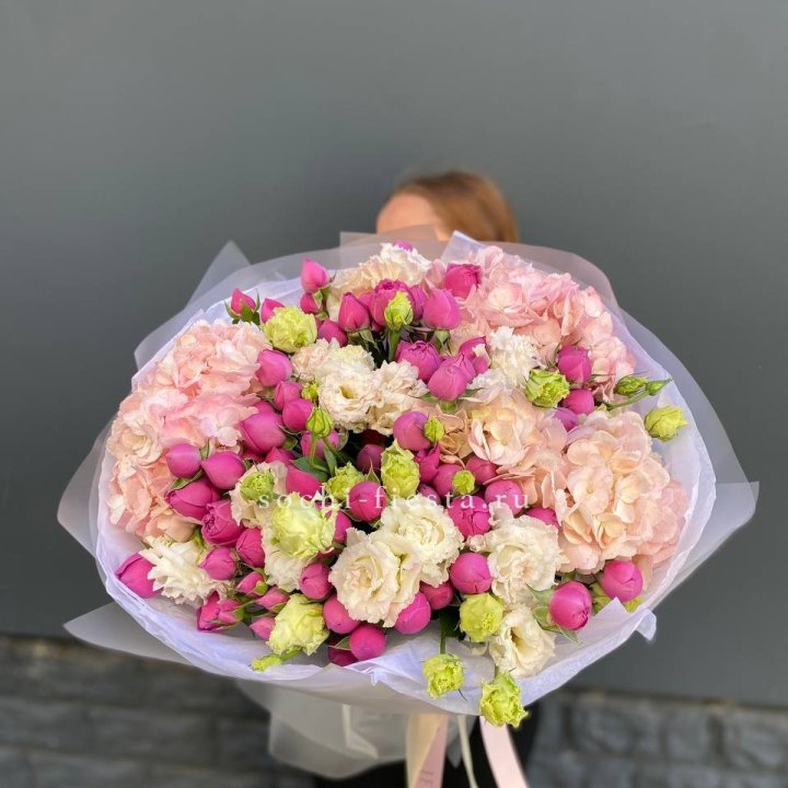  Букет  гортензий и Мисти в Волгограде