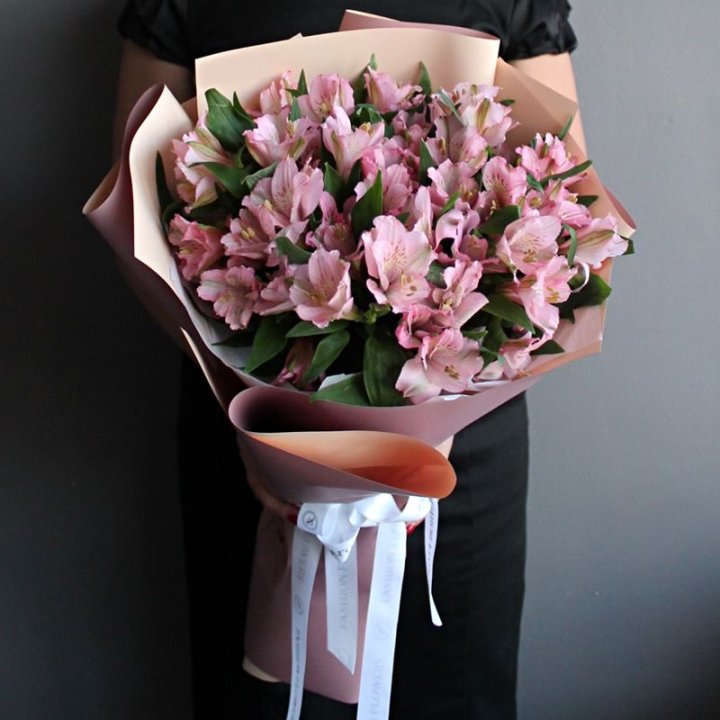 Букет розовых альстромерий в Волгограде