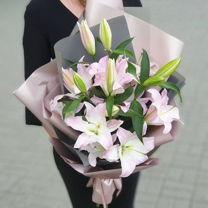 Букет розовых лилий в Волгограде