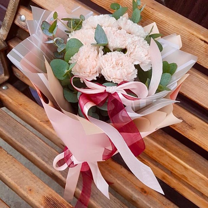 Диантусы с эвкалиптом в Волгограде