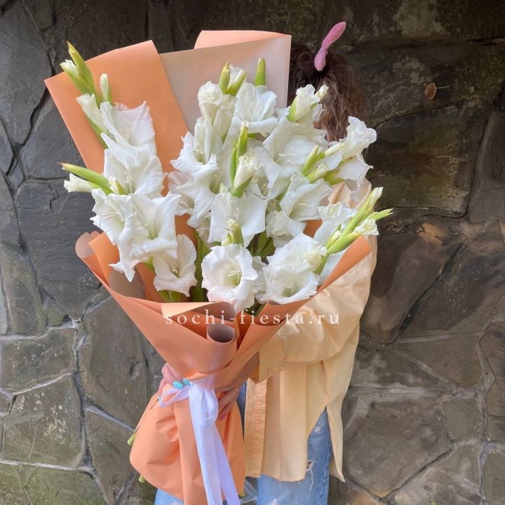 Букет белых гладиолусов  в Волгограде