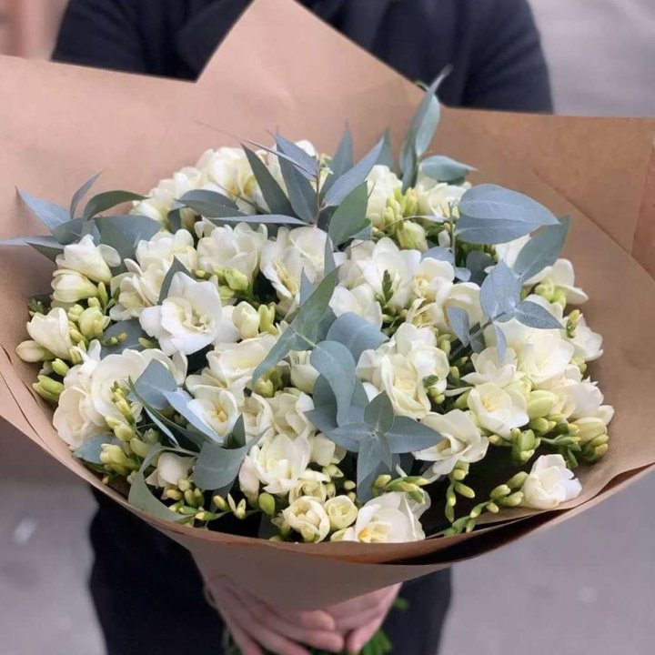 51 фрезия с эвкалиптом в Волгограде