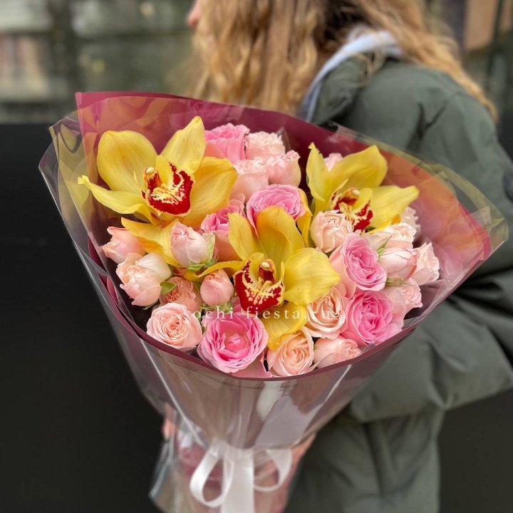  Букет орхидей и роз Есенья в Волгограде