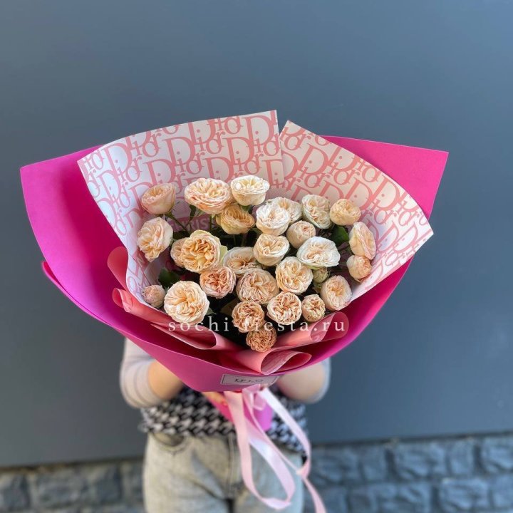 9 пионовидных роз в Волгограде