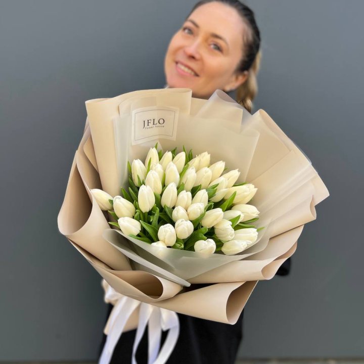 35 белых тюльпанов в Волгограде