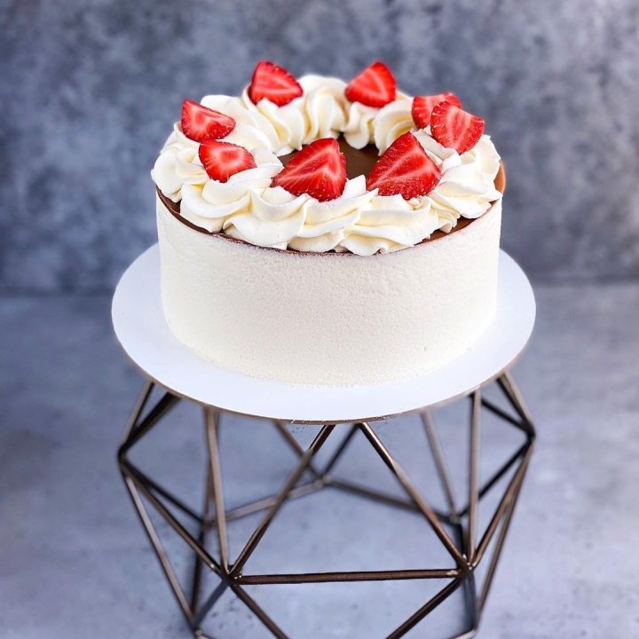 Торт "Клубника со сливками" в Волгограде