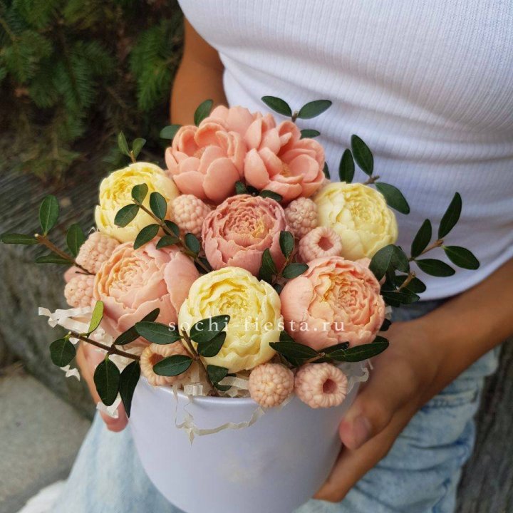 Шоколадный букет с ягодами в Волгограде