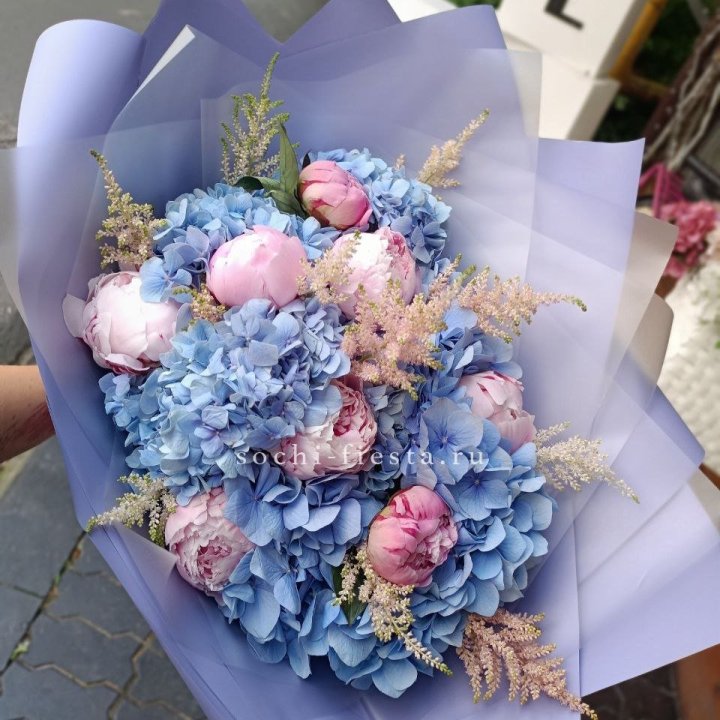 Дизайнерский букет с гортензией №3 в Волгограде