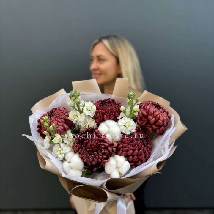 Хризантемы с маттиолой в Волгограде