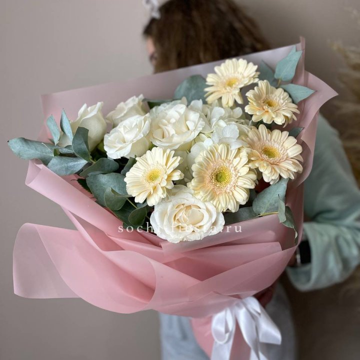 Букет роз, гортензии, гербер  в Волгограде