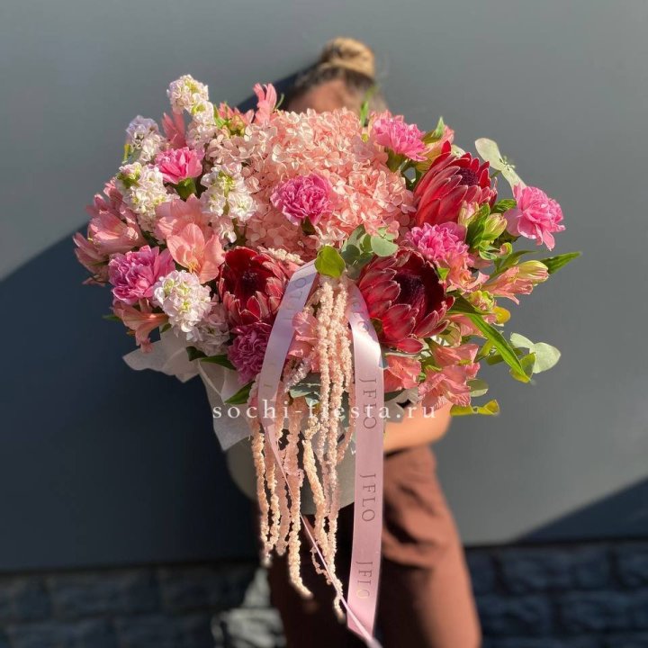 Коробка с цветами "Камикадзе" в Волгограде