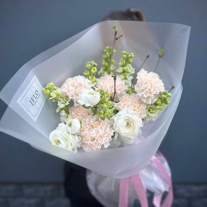 Букет маттиолы и ранункулюсов  в Волгограде