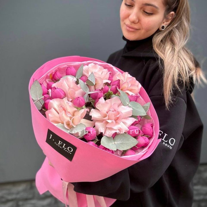 Букет французских и пионовидных роз "Ламиносо" в Волгограде