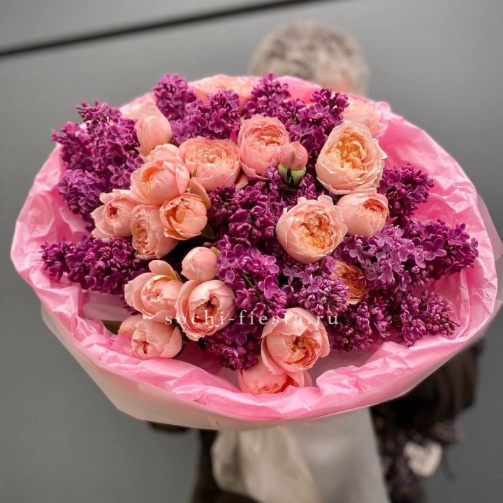  Дуо букет из кустовых роз и сирени в Волгограде