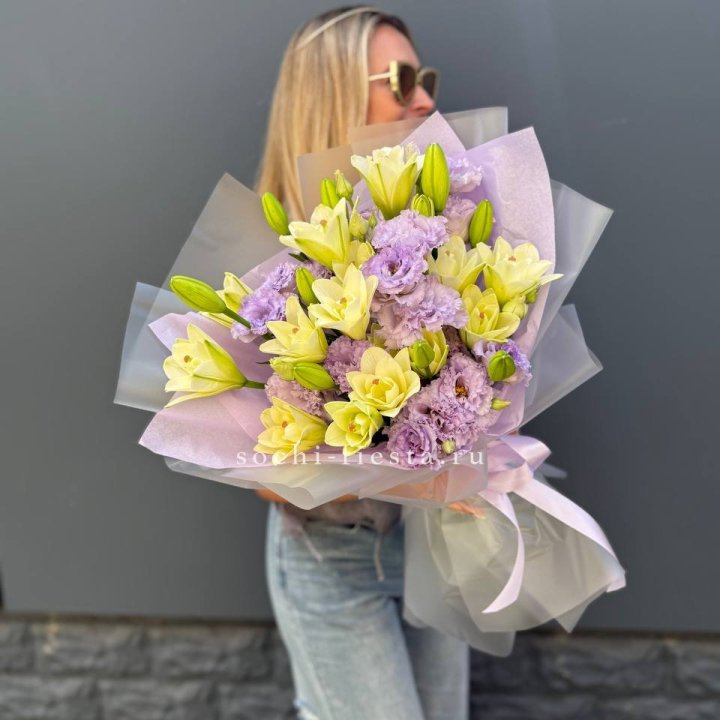  Букет лилий и эустом в Волгограде