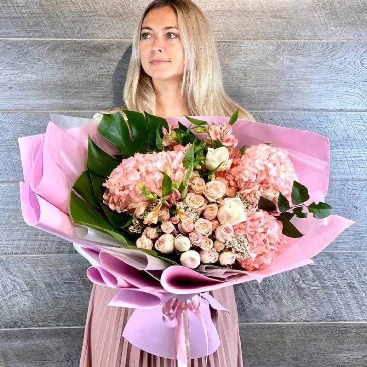 Дизайнерский букет "Валенсия-2" в Волгограде