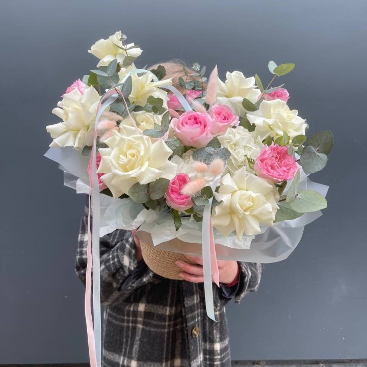 Кашпо с розами в Волгограде