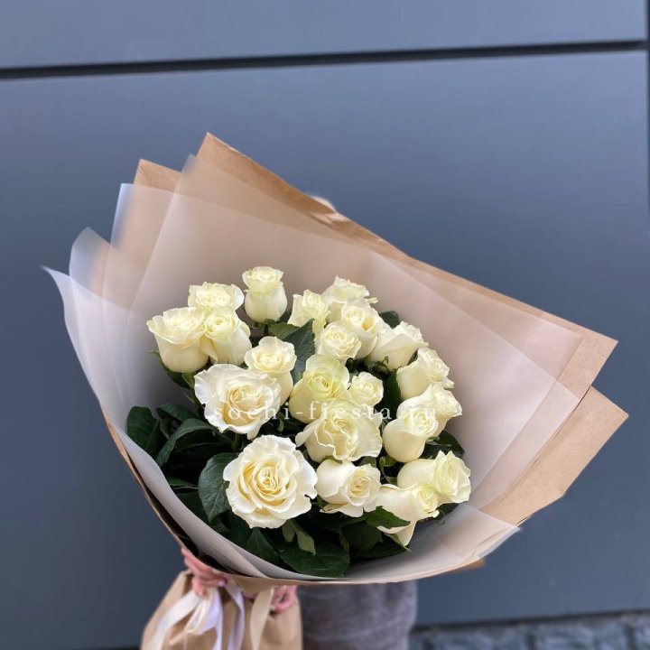  Букет  высоких белых роз   в Волгограде