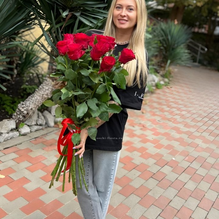 15 высоких красных роз в Волгограде