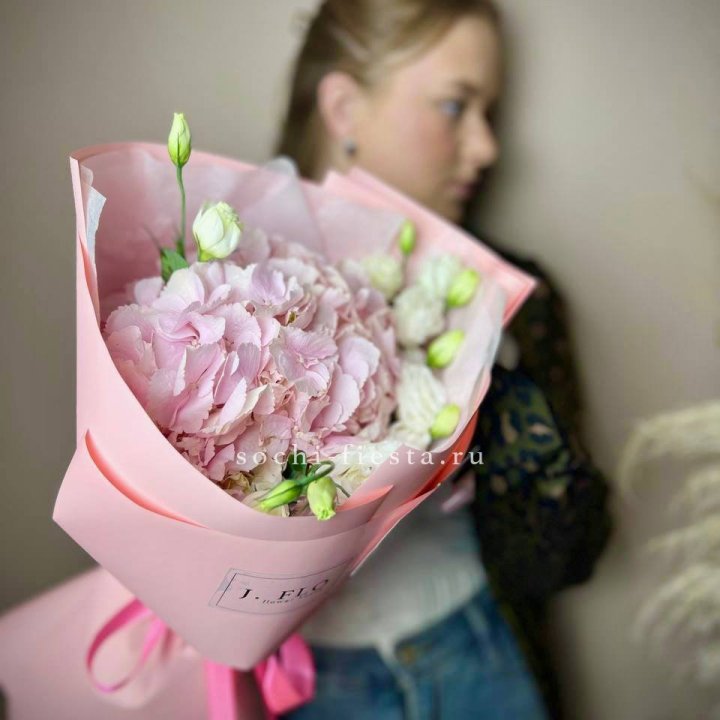 Букет с гортензией №2 в Волгограде