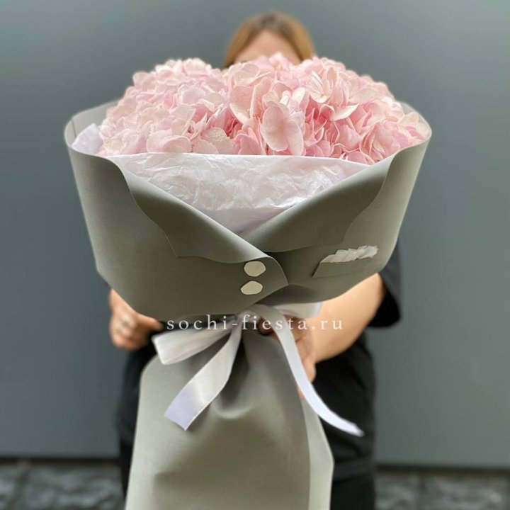  Букет  пиджачок из 5 гортензий в Волгограде