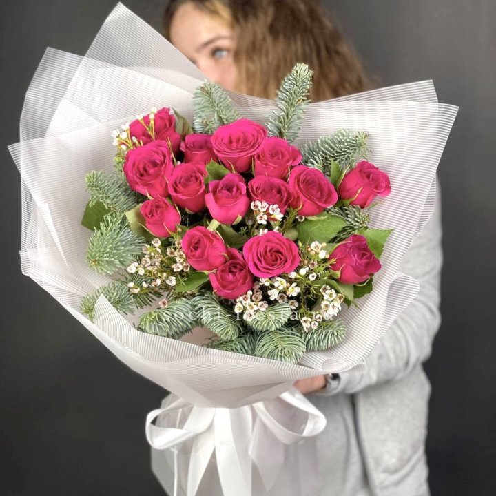 Новогодний букет Елки и Розы в Волгограде