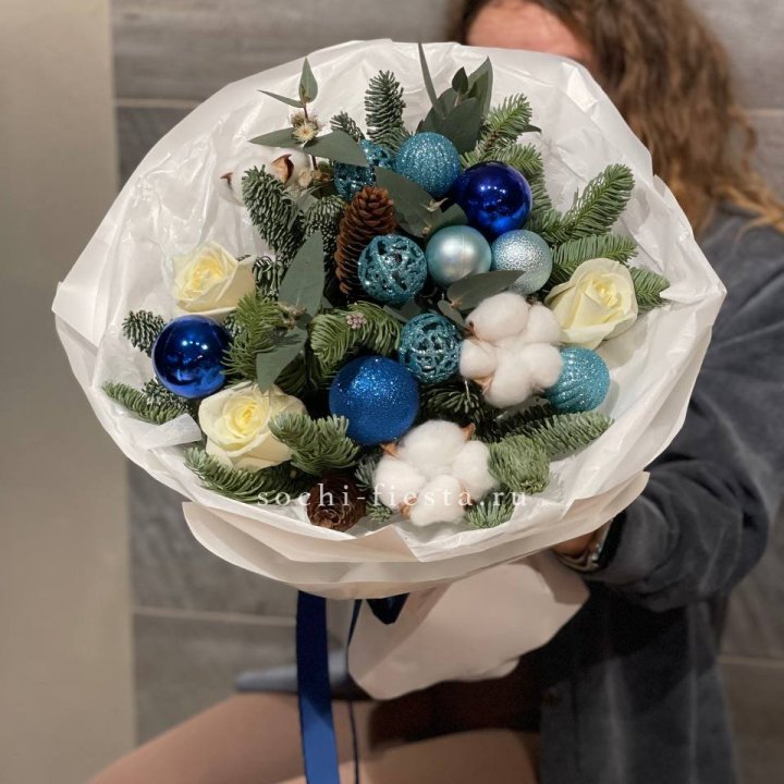 Новогодний букет "Синий иней" в Волгограде