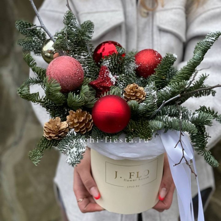 Новогодняя композиция в коробке ред в Волгограде