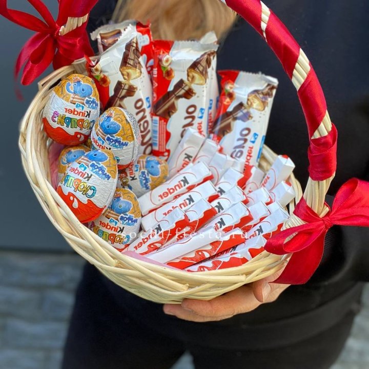 Корзина с киндерами  в Волгограде