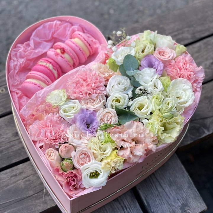 Бокс-сердце с макарон "Пинк" в Волгограде