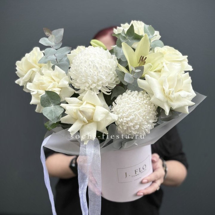 Цветы в шляпной коробке  в Волгограде