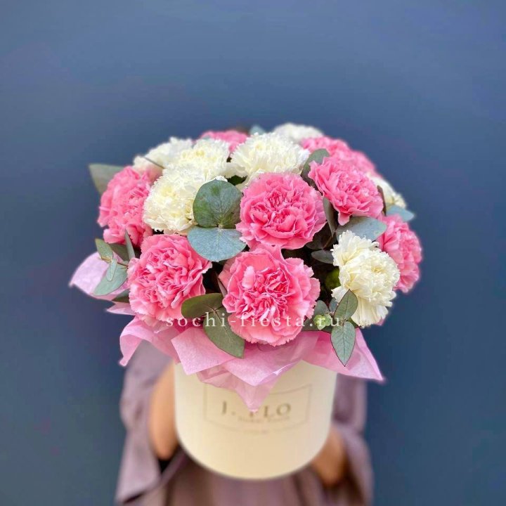 Диантусы в цилиндре в Волгограде