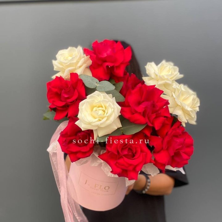 13 Французских роз в боксе в Волгограде