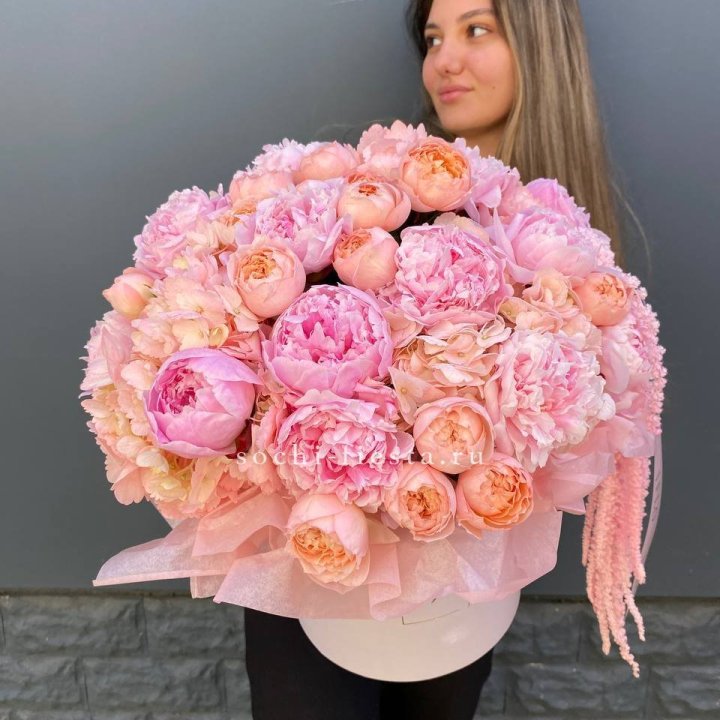 Коробка с пионами "Дабл фловер" в Волгограде