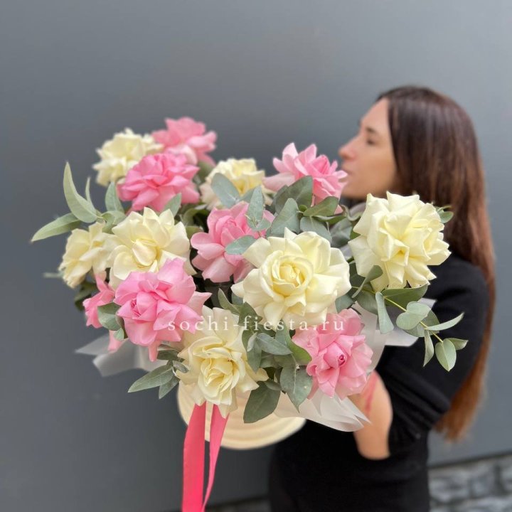 Зефирный бокс из 17 французских роз микс в Волгограде