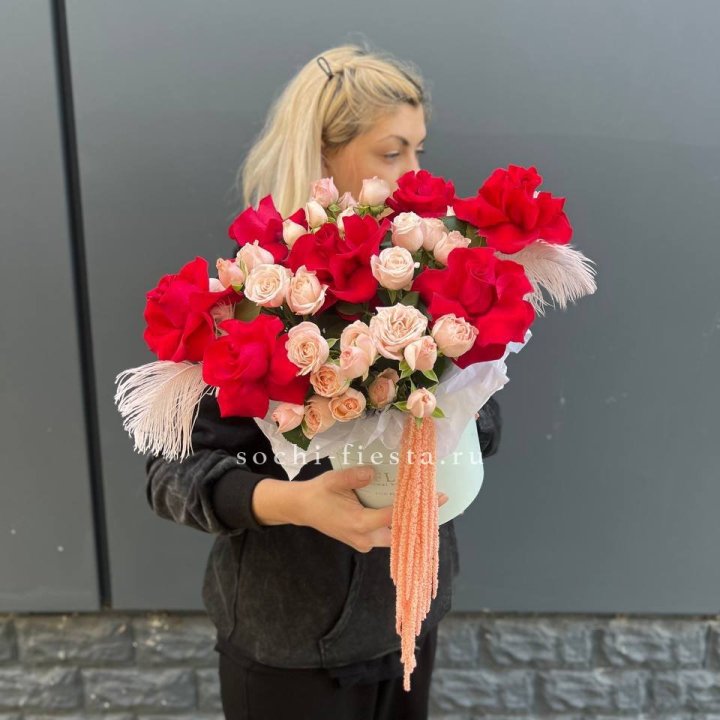 Бокс с нежными розами  в Волгограде