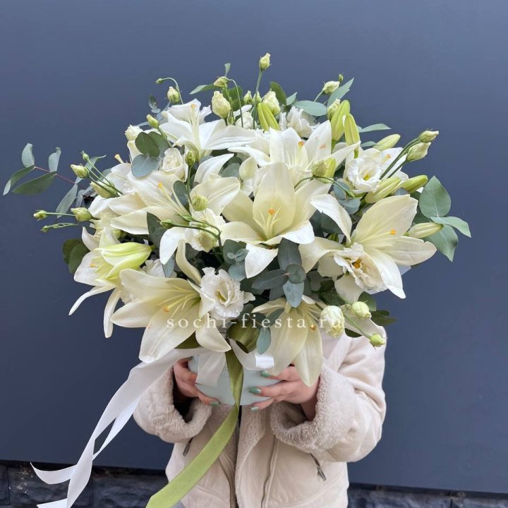 Бокс лилий и эустомы в Волгограде