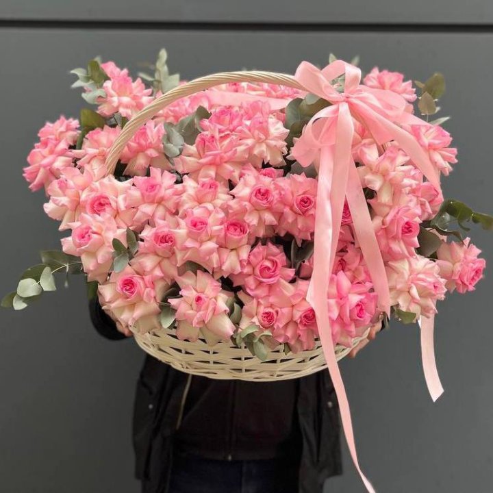 51 розовая роза в корзине в Волгограде