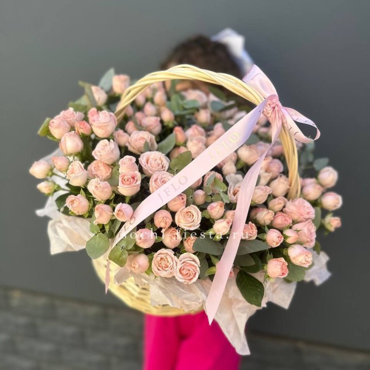 Корзина кустовых пионовидных роз в Волгограде