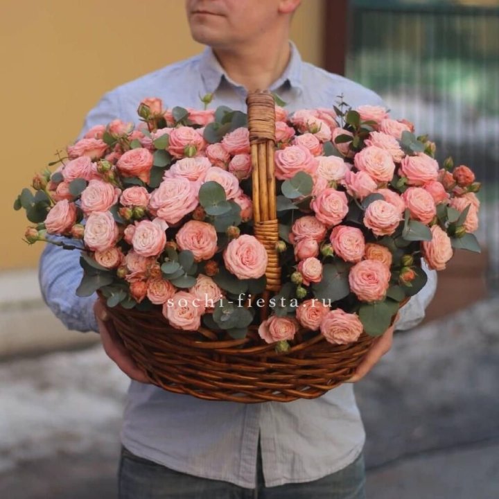 Корзина из 101 пионовидной розы в Волгограде